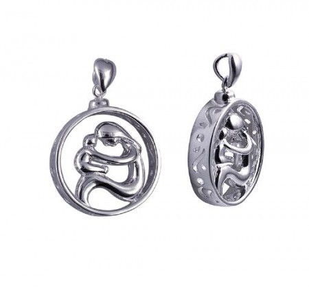 Adorn Jewels, Adelaide Jeweller, Adelaide Jewellery, Family Silver pendants. Name engraged Pendants,