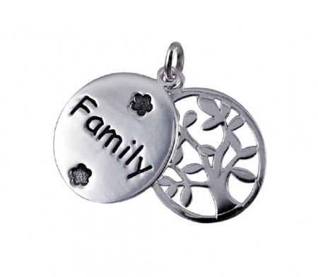 ,Adorn Jewels, Adelaide Jeweller, Adelaide Jewellery, Family Silver pendants. Name engraged Pendants,